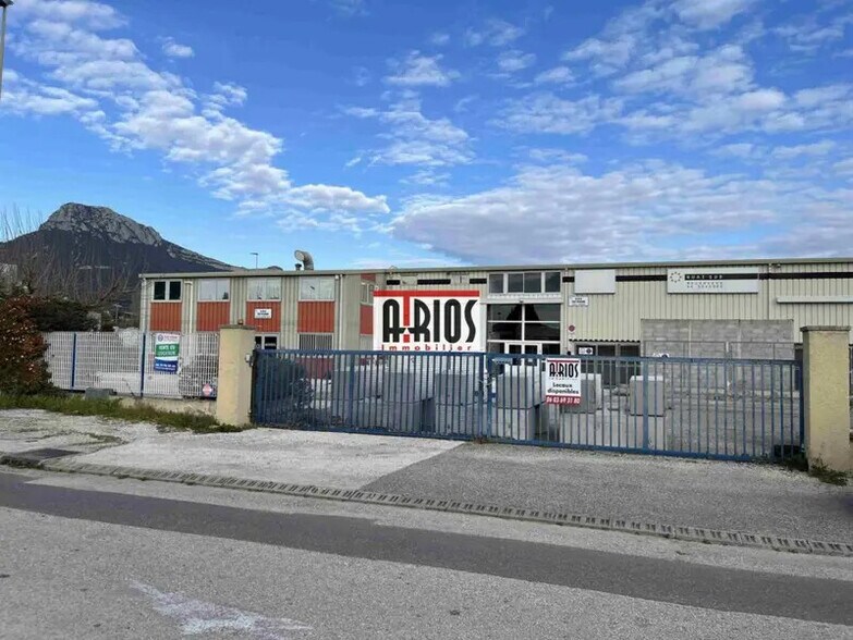 Local d'activités dans La Farlède à vendre - Photo de l’immeuble – Image 3 sur 11