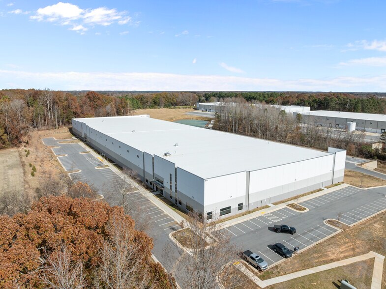 3631 McConnell Rd, Greensboro, NC à louer - Photo de l’immeuble – Image 3 sur 7