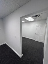 835 Louisa St, Lansing, MI à louer Photo intérieure– Image 1 sur 4