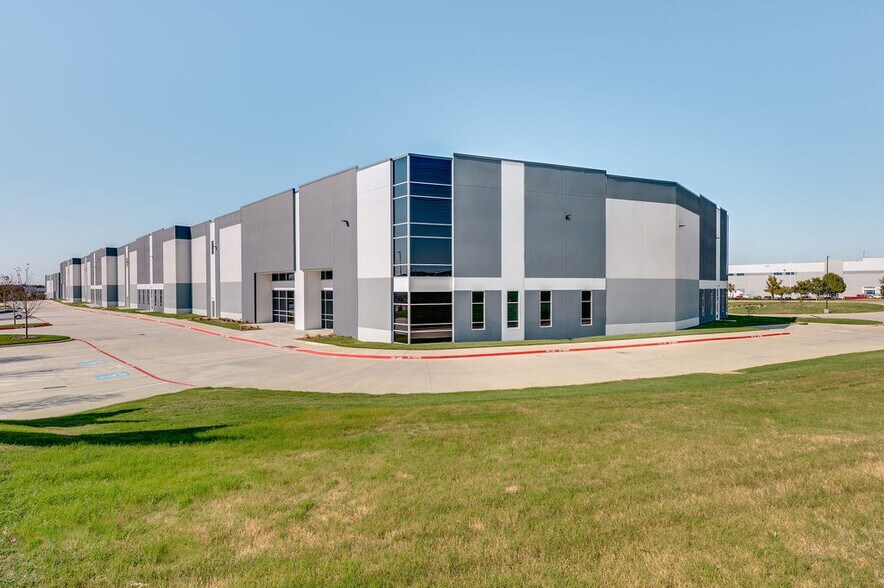 4335 W Northgate Dr, Irving, TX à louer - Photo de l’immeuble – Image 1 sur 6