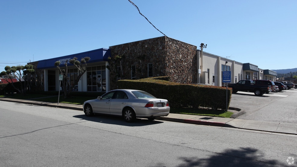 1021-1045 Howard Ave, San Carlos, CA à louer - Photo de l’immeuble – Image 2 sur 14