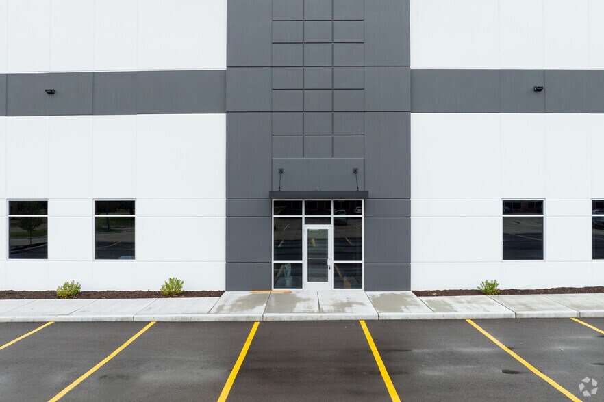 500-550 Corporate Hills Dr, Saint Charles, MO à vendre - Photo de l’immeuble – Image 3 sur 4