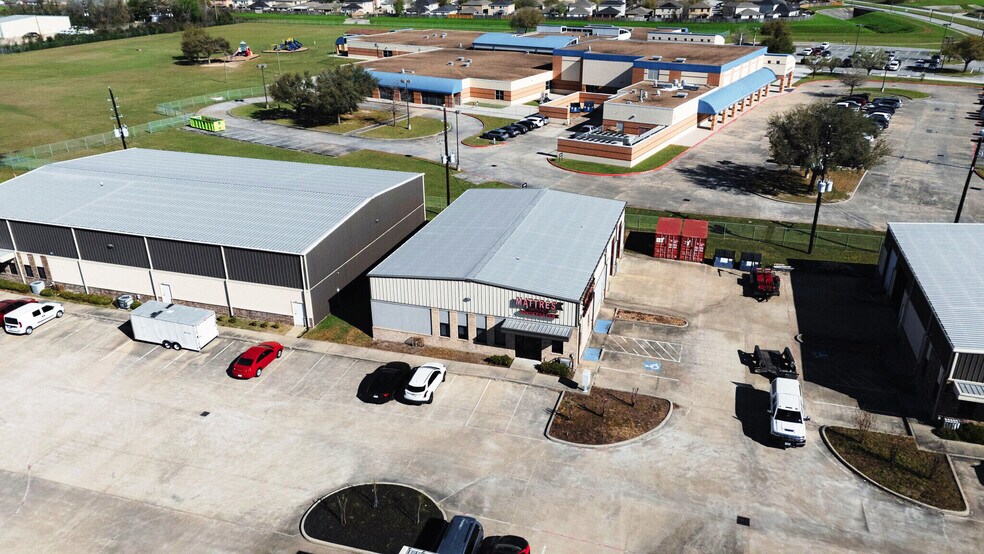 18543 Imperial Valley Dr, Houston, TX à vendre - Photo de l’immeuble – Image 2 sur 6