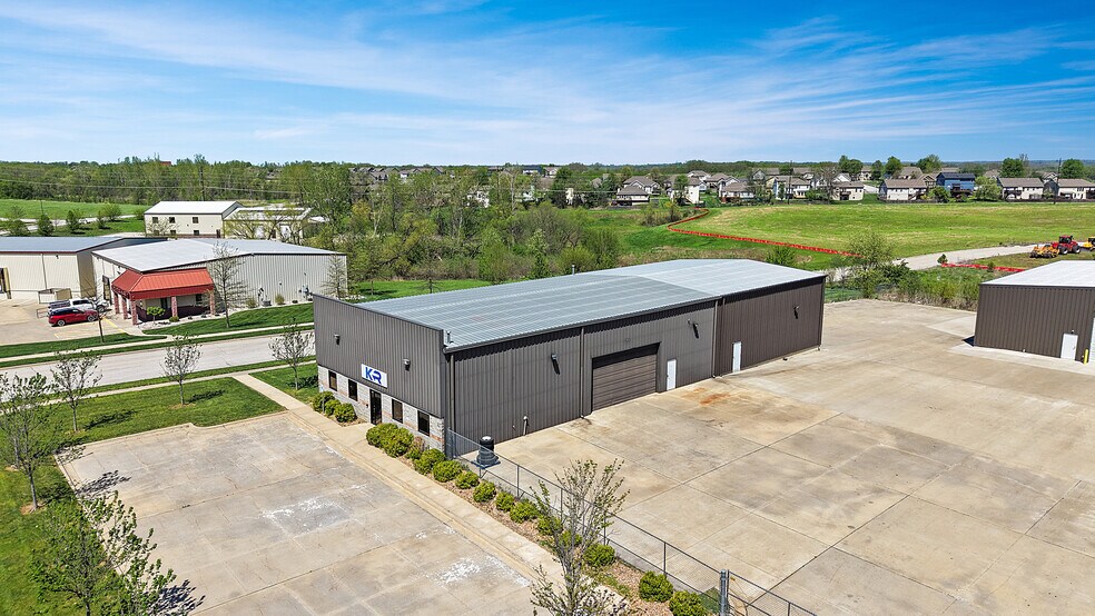 990 Premier Dr, Kearney, MO à louer - Photo de l’immeuble – Image 3 sur 8