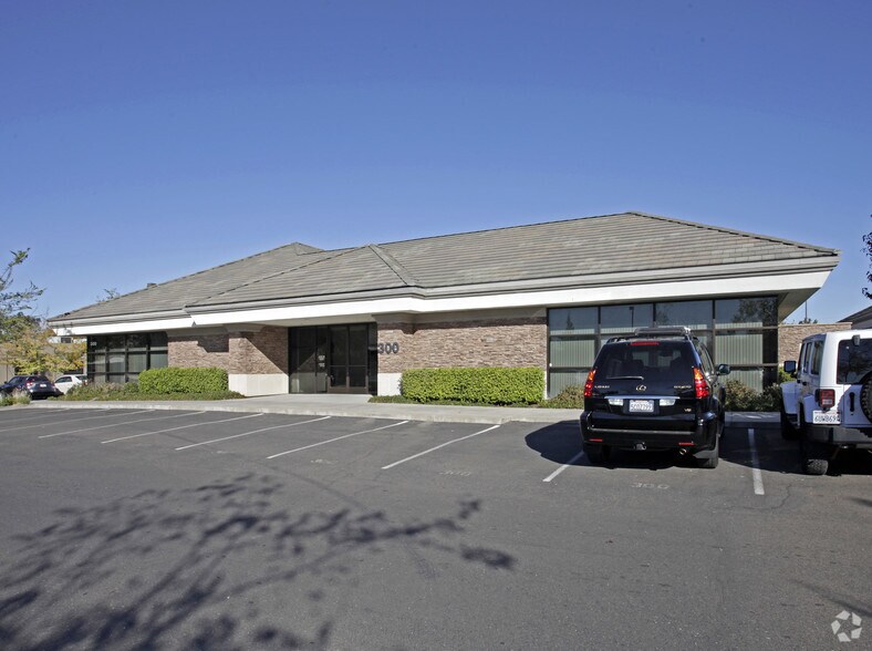 1111 Exposition Blvd, Sacramento, CA à louer - Photo principale – Image 1 sur 4