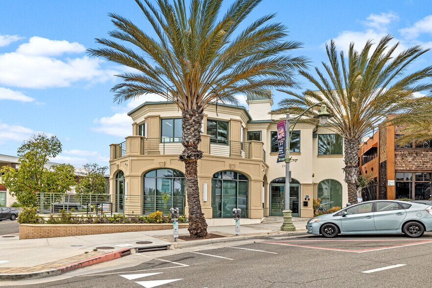 205 Pier Ave, Hermosa Beach, CA à louer - Photo de l’immeuble – Image 1 sur 17