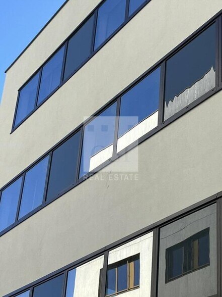 Bureau dans Chambéry à vendre - Photo de l’immeuble – Image 2 sur 5