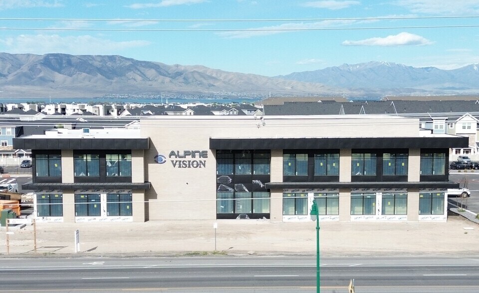 307 N Geneva Rd, Vineyard, UT à louer - Photo de l’immeuble – Image 2 sur 5