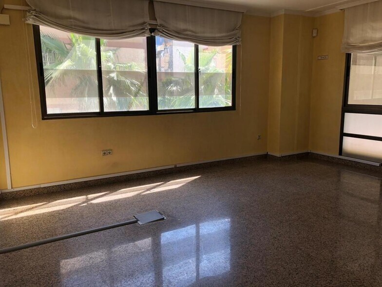 Local commercial dans El Ejido, Almería à vendre - Photo de l’immeuble – Image 2 sur 11