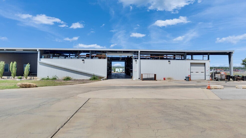 10122 Bradshaw Rd, Austin, TX à louer - Photo de l’immeuble – Image 3 sur 12