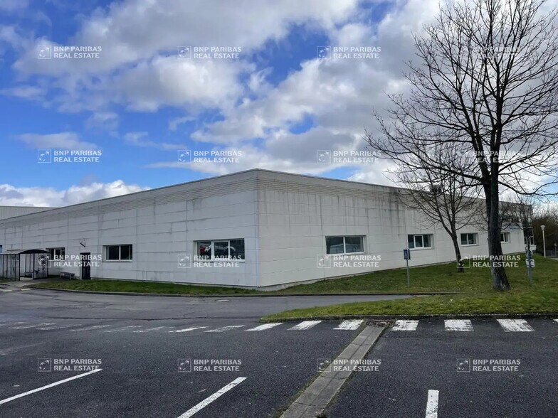 Local d’activités dans Semoy à louer - Photo de l’immeuble – Image 2 sur 23