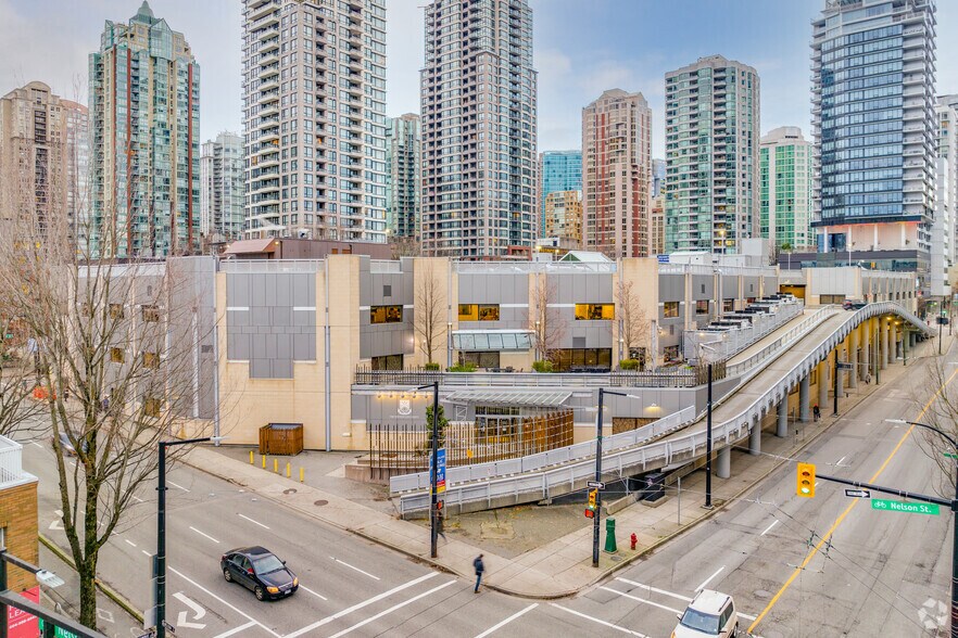 910 Mainland St, Vancouver, BC à louer - Photo de l’immeuble – Image 3 sur 12