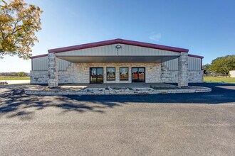 2420 Bob White Dr, Granbury, TX à louer Photo de l’immeuble– Image 1 sur 12