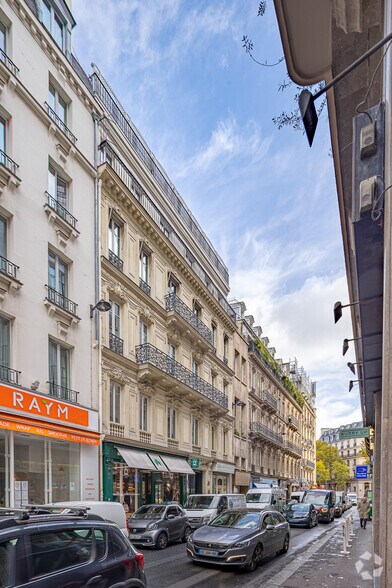 Bureau dans Paris à louer - Photo de l’immeuble – Image 2 sur 3