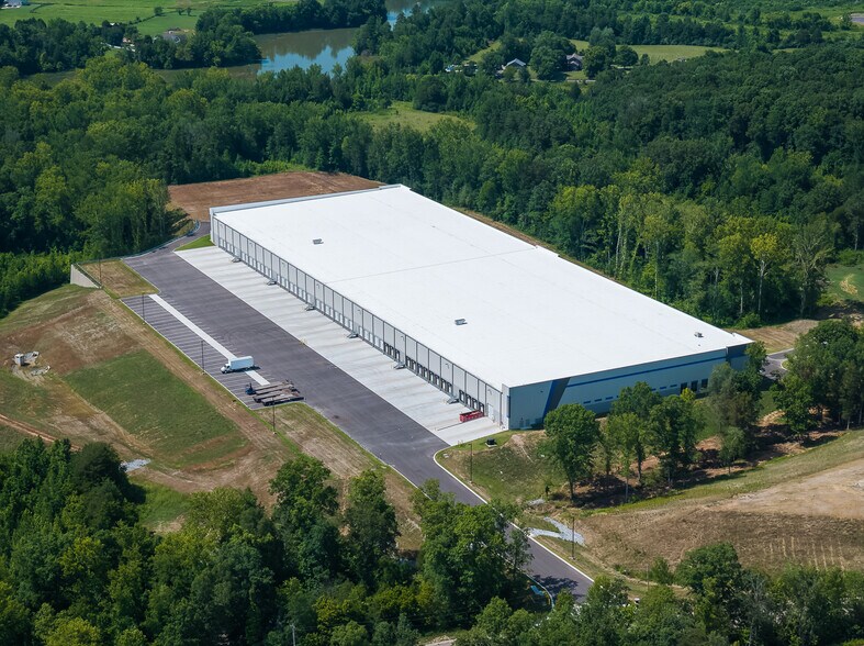 Pawnook Farm Rd, Lenoir City, TN à louer - Photo de l’immeuble – Image 3 sur 7