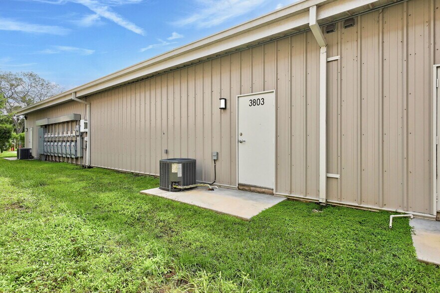 3801-3815 Oleander Ave, Fort Pierce, FL à louer - Photo de l’immeuble – Image 3 sur 9