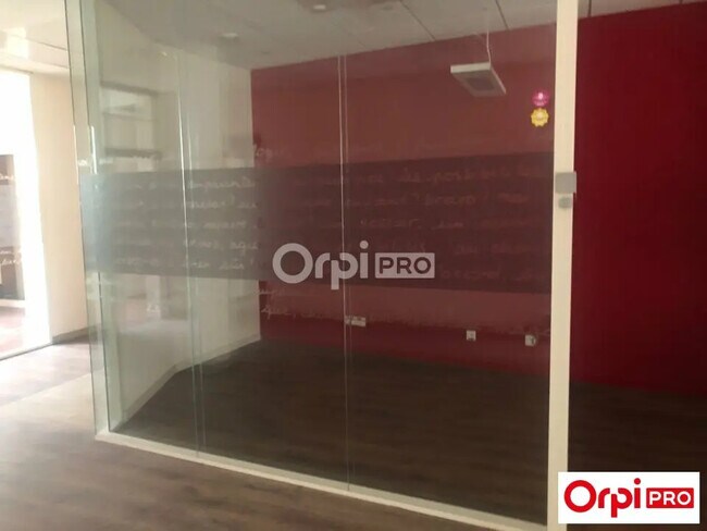 Plus de détails pour Local commercial à louer