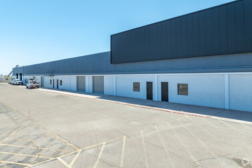 4225 W Indian School Rd, Phoenix, AZ à louer - Photo de l’immeuble – Image 1 sur 11