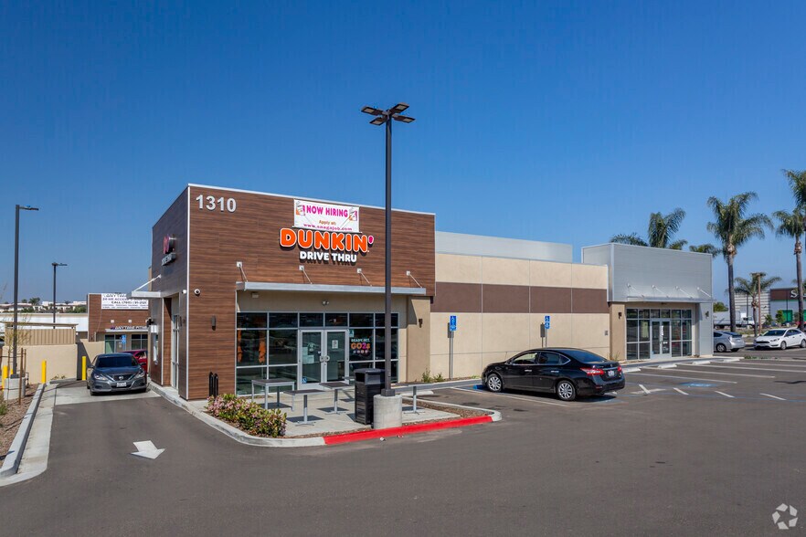 1310 E Vista Way, Vista, CA à louer - Photo de l’immeuble – Image 3 sur 7