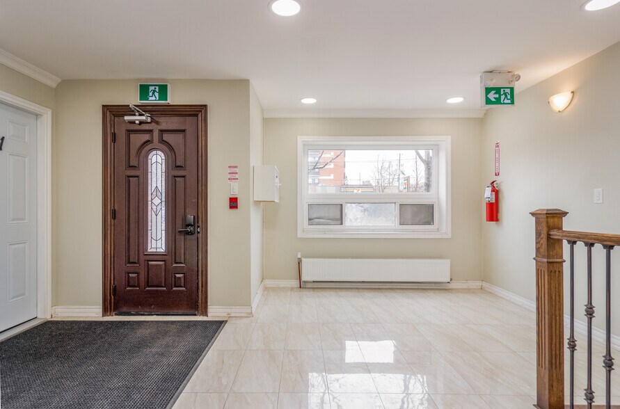 3263 Lake Shore Blvd W, Toronto, ON à vendre - Hall d’entrée – Image 3 sur 38