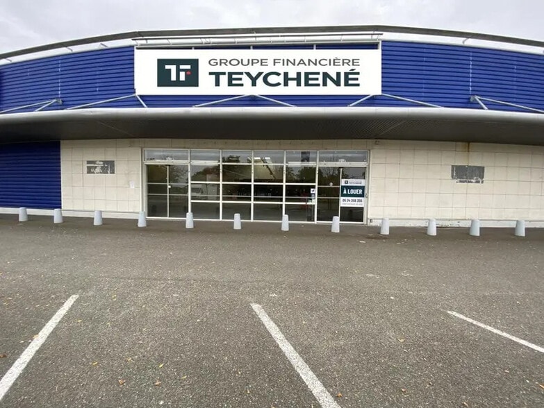 Local commercial dans Maurepas à louer - Photo de l’immeuble – Image 1 sur 4