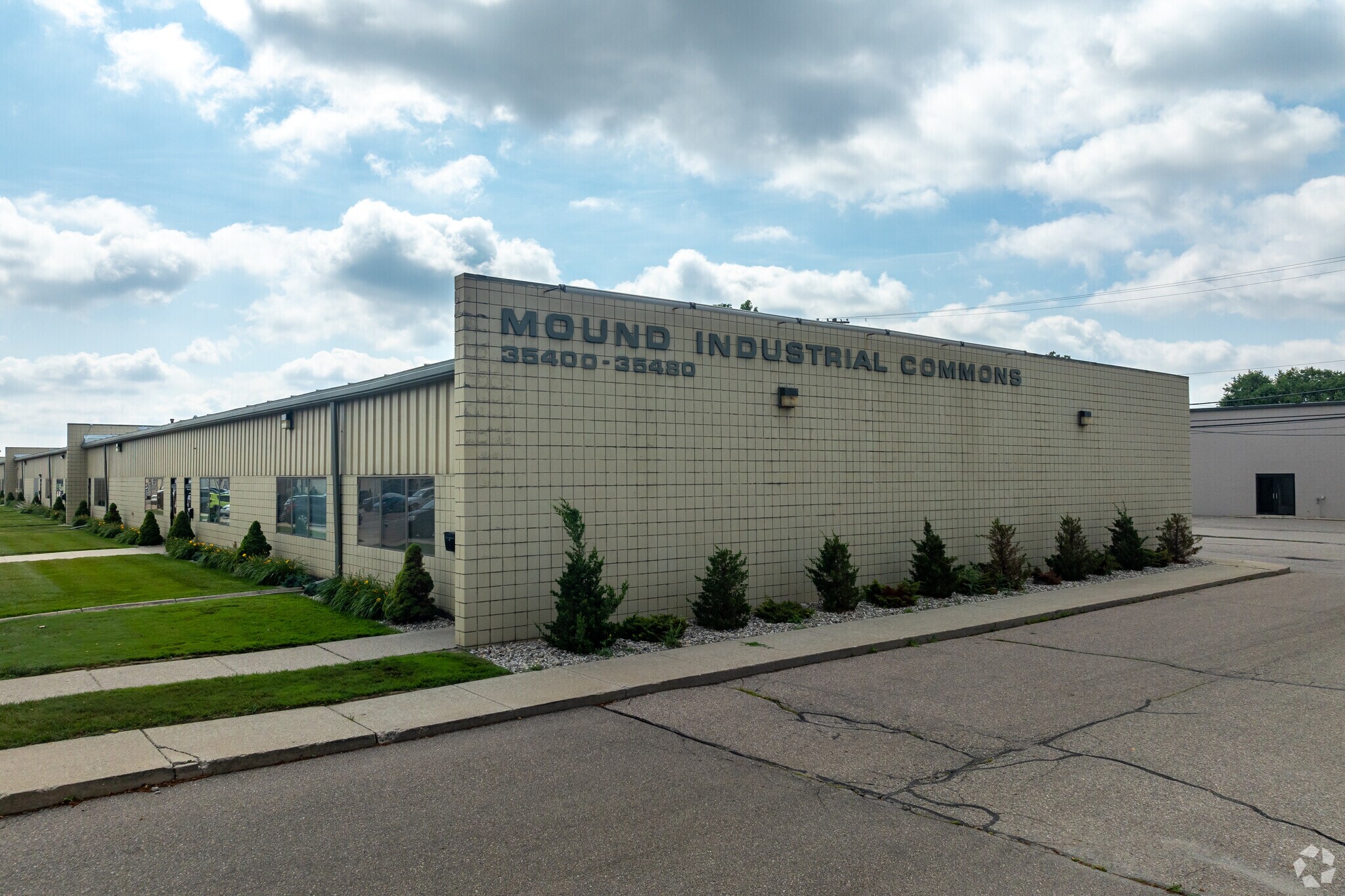 35400-35480 Mound Rd, Sterling Heights, MI à louer Photo principale– Image 1 sur 8