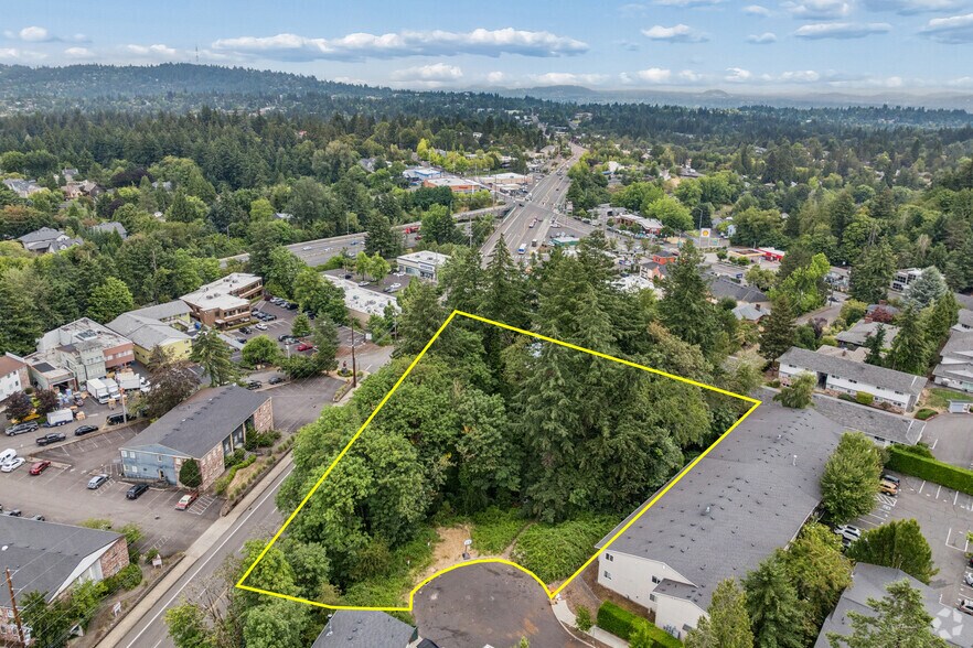 SW Barbur Blvd, Portland, OR à vendre - Photo de l’immeuble – Image 1 sur 8