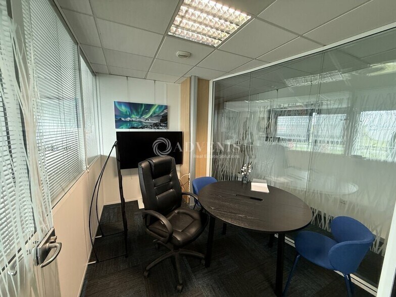 Bureau dans Magny-le-Hongre à louer - Photo intérieure – Image 3 sur 9