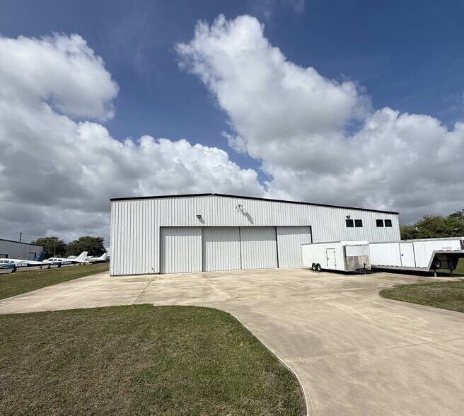 435 S Air Park Rd, Edgewater, FL à vendre - Photo principale – Image 1 sur 9