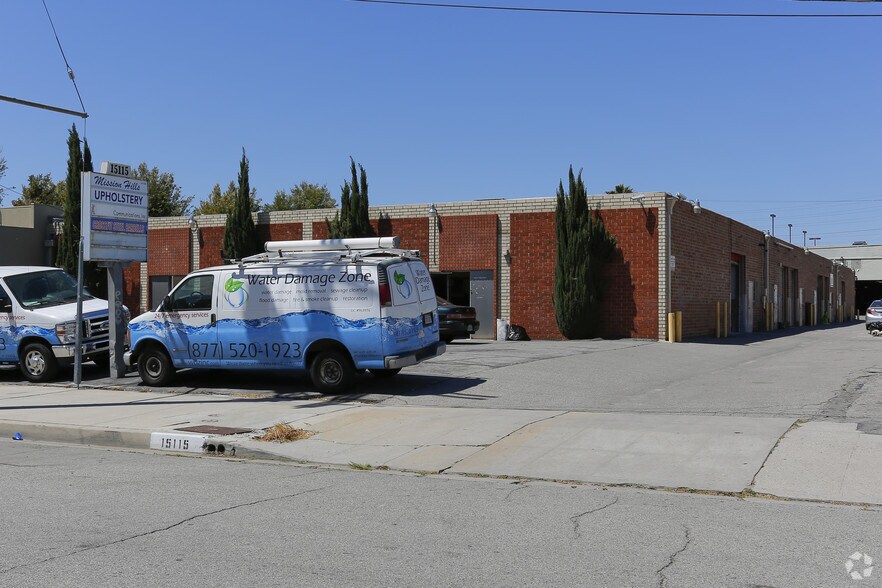 15115 Califa St, Van Nuys, CA à louer - Photo principale – Image 1 sur 13