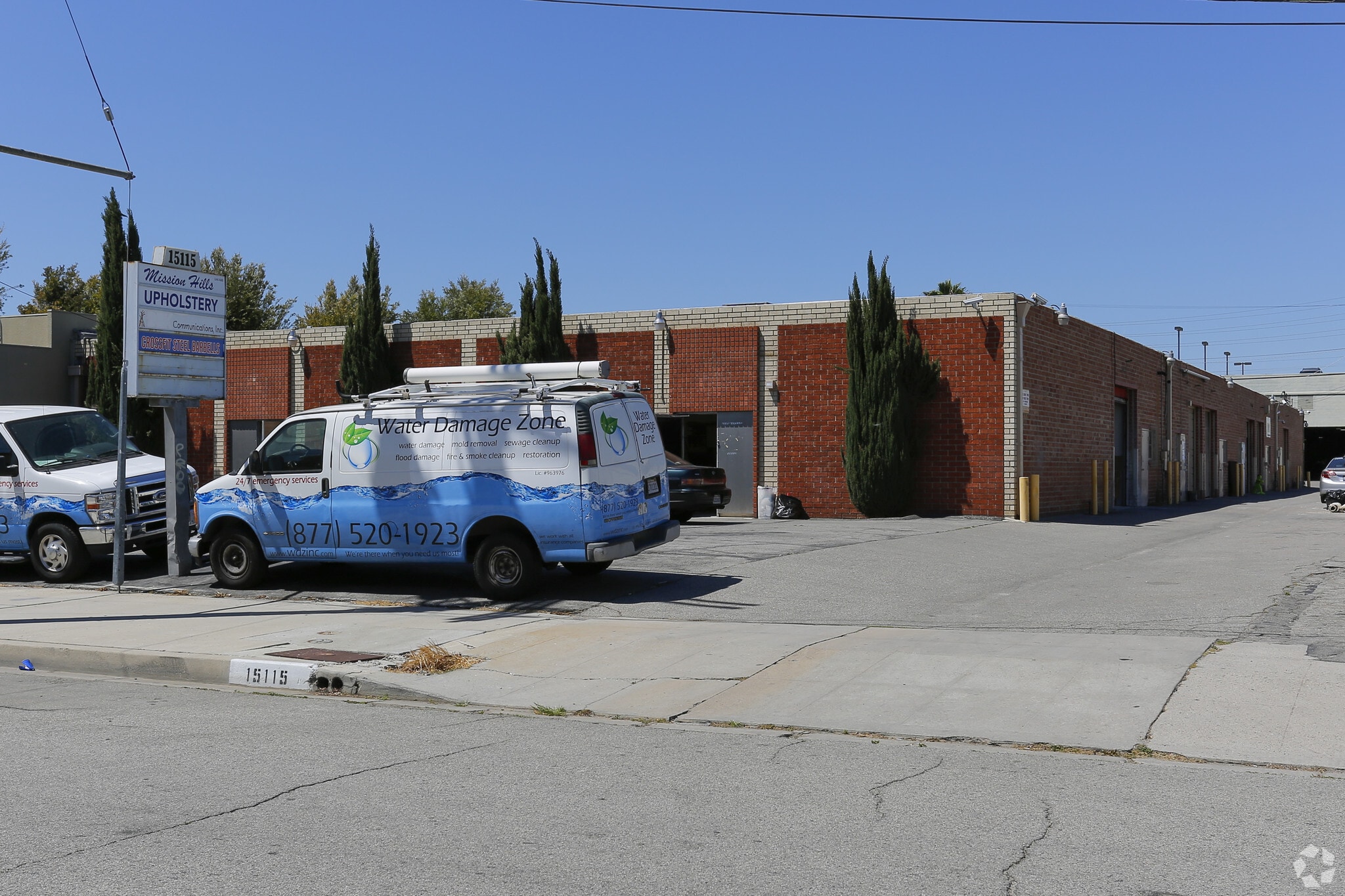 15115 Califa St, Van Nuys, CA à louer Photo principale– Image 1 sur 14