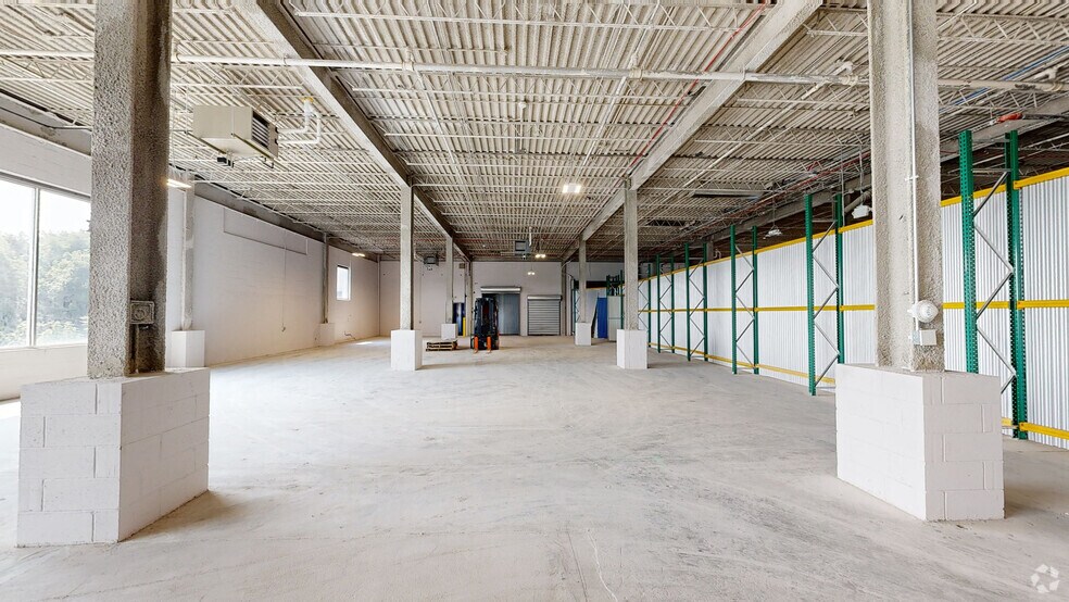 250 E Sandford Blvd, Mount Vernon, NY à louer - Numérisation 3D Matterport – Image 3 sur 27