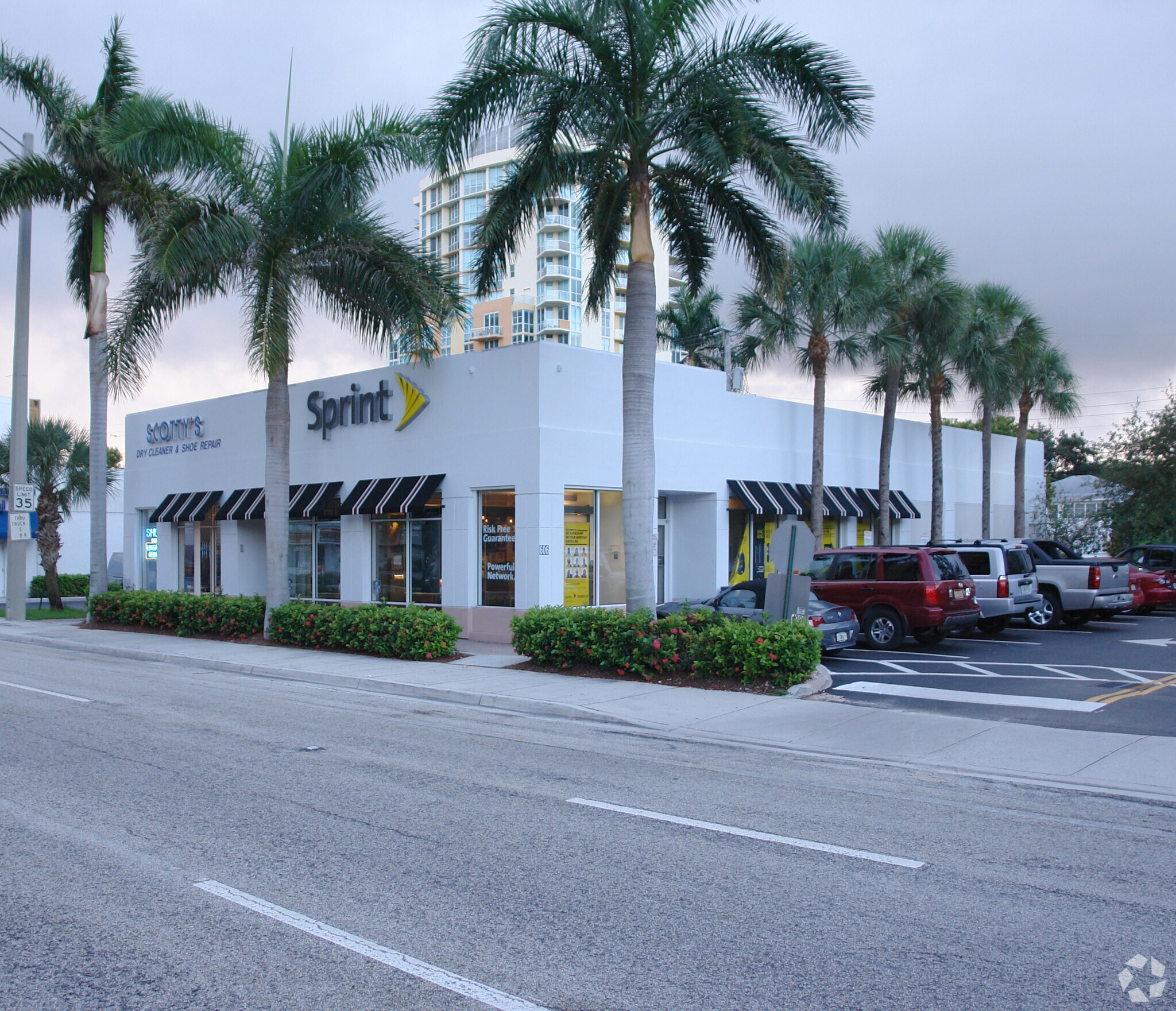 606-608 E Broward Blvd, Fort Lauderdale, FL à louer Photo principale– Image 1 sur 3