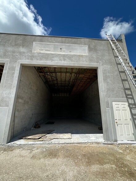 4017 Taylor Rd, Punta Gorda, FL à vendre - Photo intérieure – Image 3 sur 21