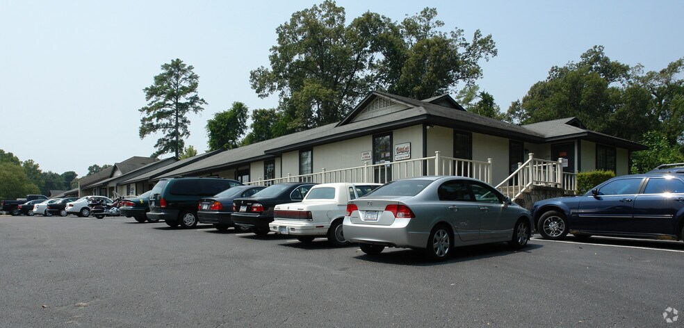 5114 Yadkin Rd, Fayetteville, NC à vendre - Photo de l’immeuble – Image 3 sur 16