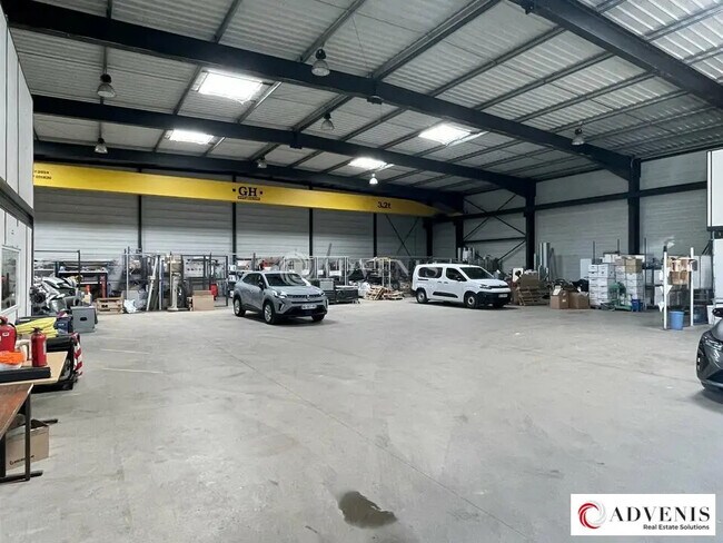 Plus de détails pour Local d'activités à louer