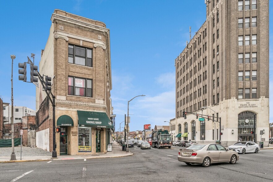 330 Glenwood Ave, Bloomfield, NJ à louer - Photo de l’immeuble – Image 1 sur 5