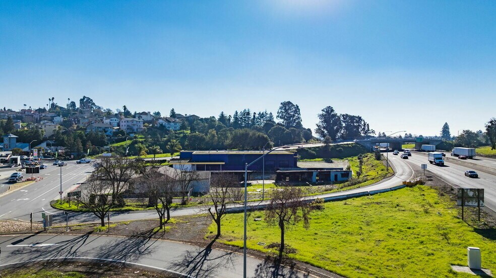 711 Admiral Callaghan Ln, Vallejo, CA à vendre - Photo de l’immeuble – Image 2 sur 26