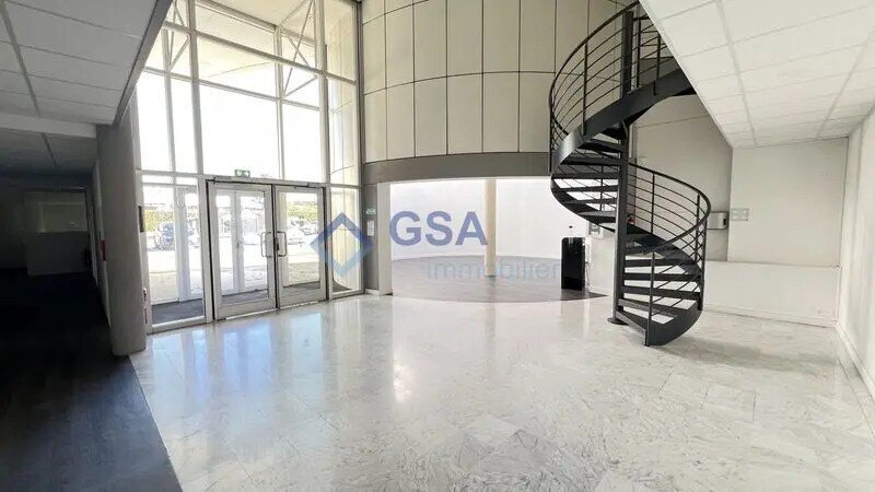 Bureau dans Évry-Courcouronnes à louer - Hall d’entrée – Image 2 sur 8