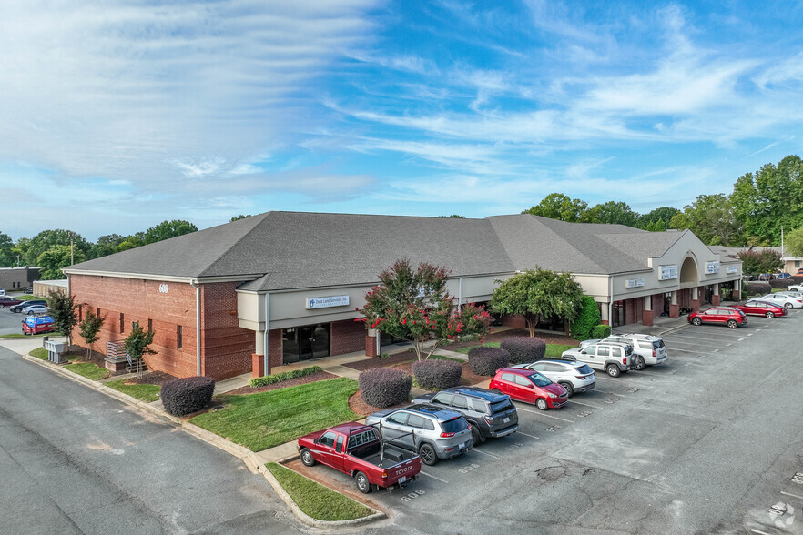 608 Matthews Mint Hill Rd, Matthews, NC à louer - Photo principale – Image 1 sur 9