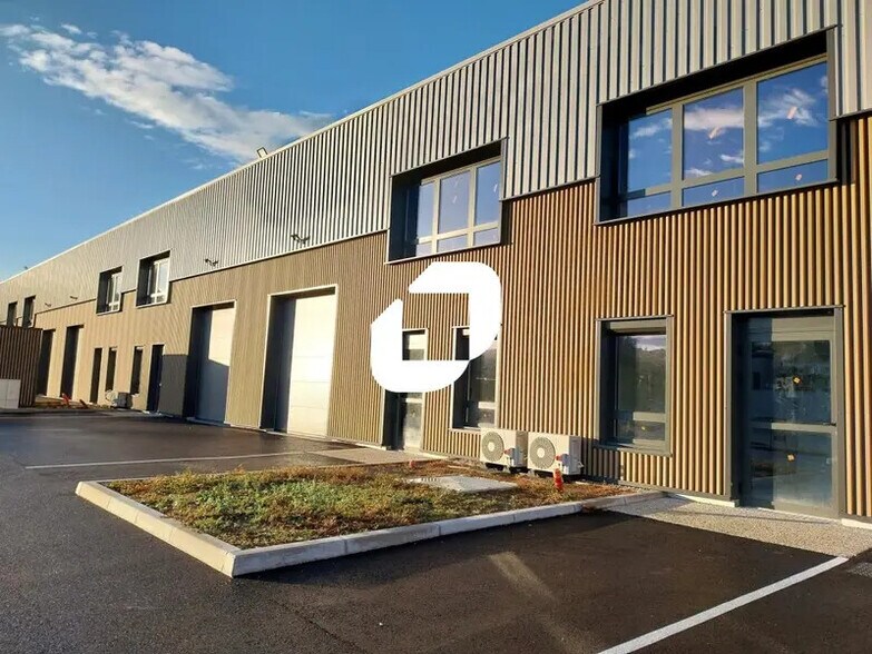 225 Avenue Des Marronniers, Bourgoin-Jallieu à louer - Photo de l’immeuble – Image 1 sur 41