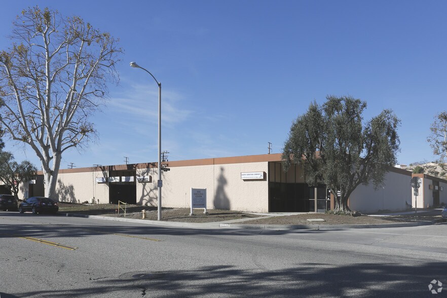 255 Easy St, Simi Valley, CA à louer - Photo principale – Image 1 sur 9