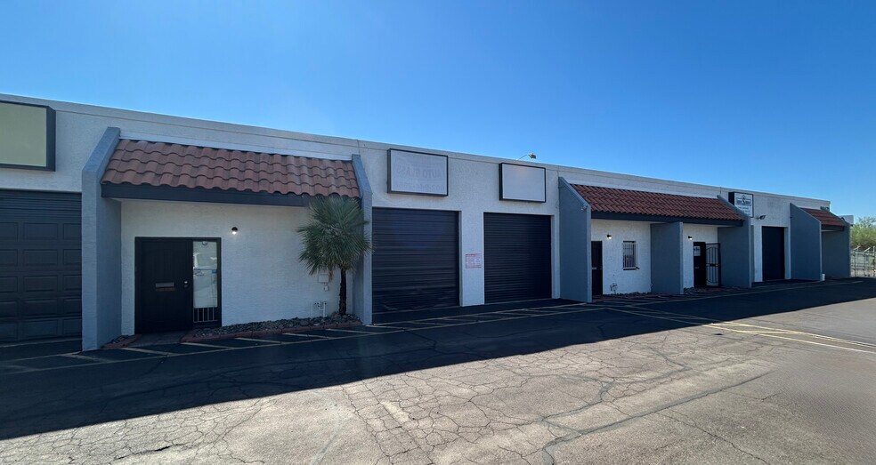 10439 N Cave Creek Rd, Phoenix, AZ à louer - Photo de l’immeuble – Image 3 sur 4