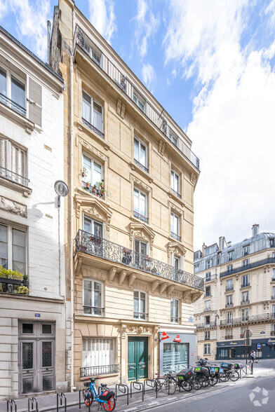 24 Rue Buffault, Paris à louer - Photo de l’immeuble – Image 2 sur 4