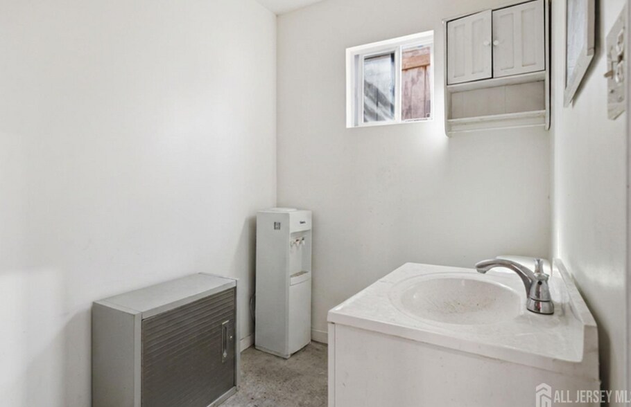 46 N Main St, Milltown, NJ à louer - Photo intérieure – Image 3 sur 7