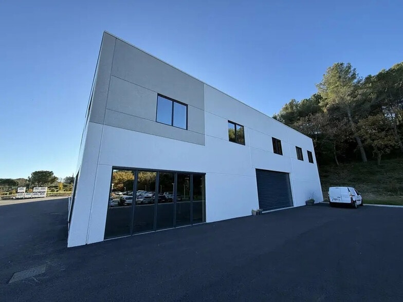 Industriel/Logistique dans Saint-Estève-Janson à louer - Photo de l’immeuble – Image 3 sur 4