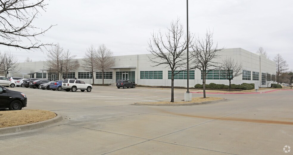 631 S Royal Ln, Coppell, TX à louer - Photo principale – Image 1 sur 4