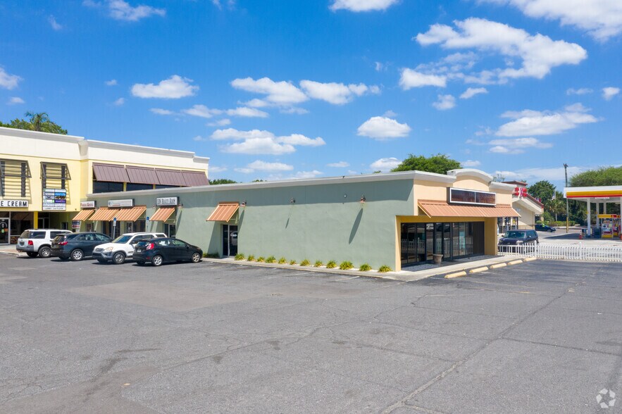 210-220 W Brandon Blvd, Brandon, FL à louer - Photo de l’immeuble – Image 3 sur 5