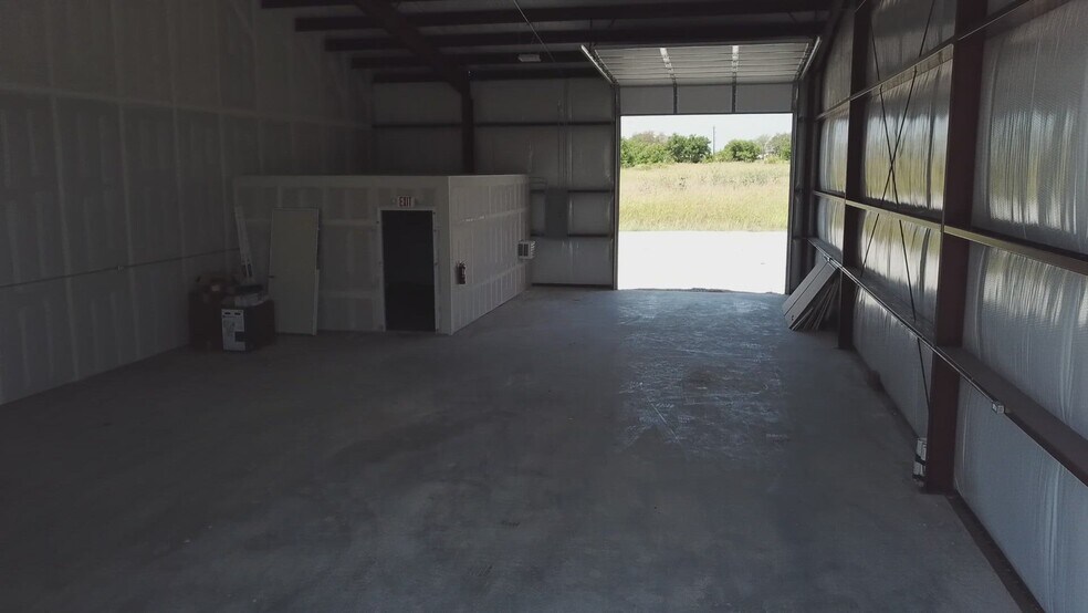 7400 Fm 2622 W, Ponder, TX à louer - Vidéo sur l’annonce professionnelle – Image 2 sur 8