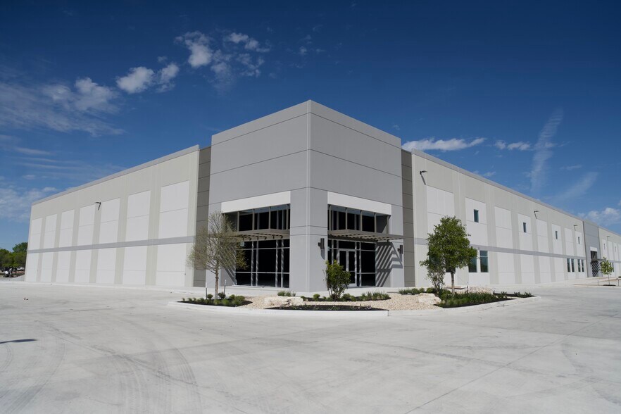 438 S Callaghan Rd, San Antonio, TX à louer - Photo de l’immeuble – Image 2 sur 16